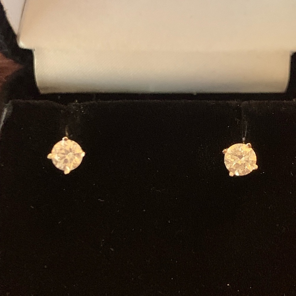 14k WG Round Brilliant Cut Natural Diamond Stud Earrings